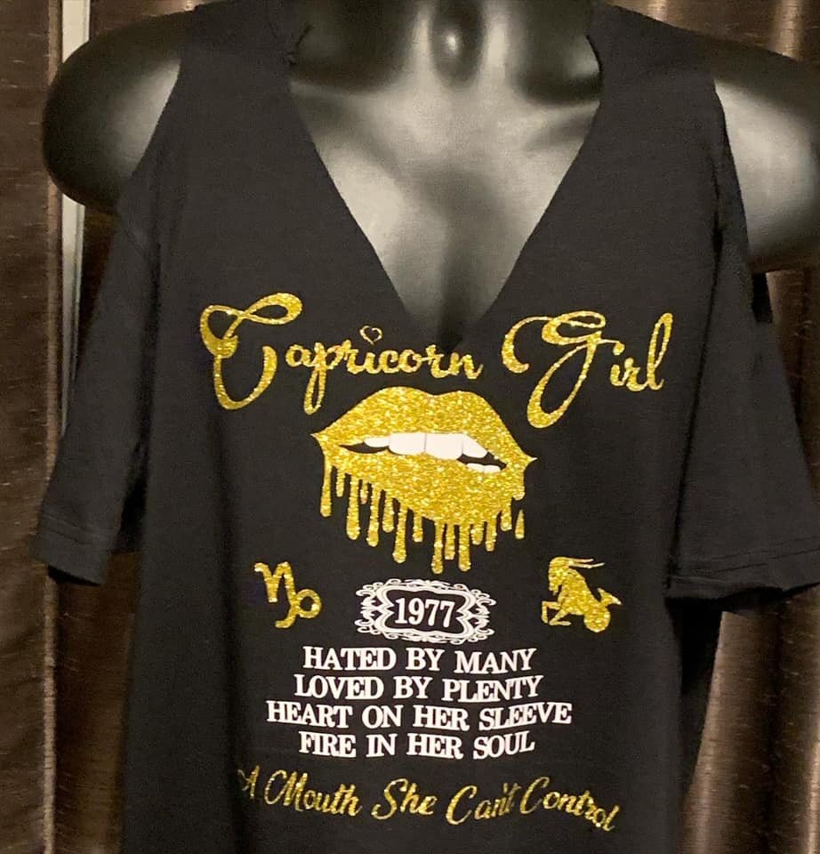 T-Shirt WOMEN'S V-Neck "Wear Your Confidence"